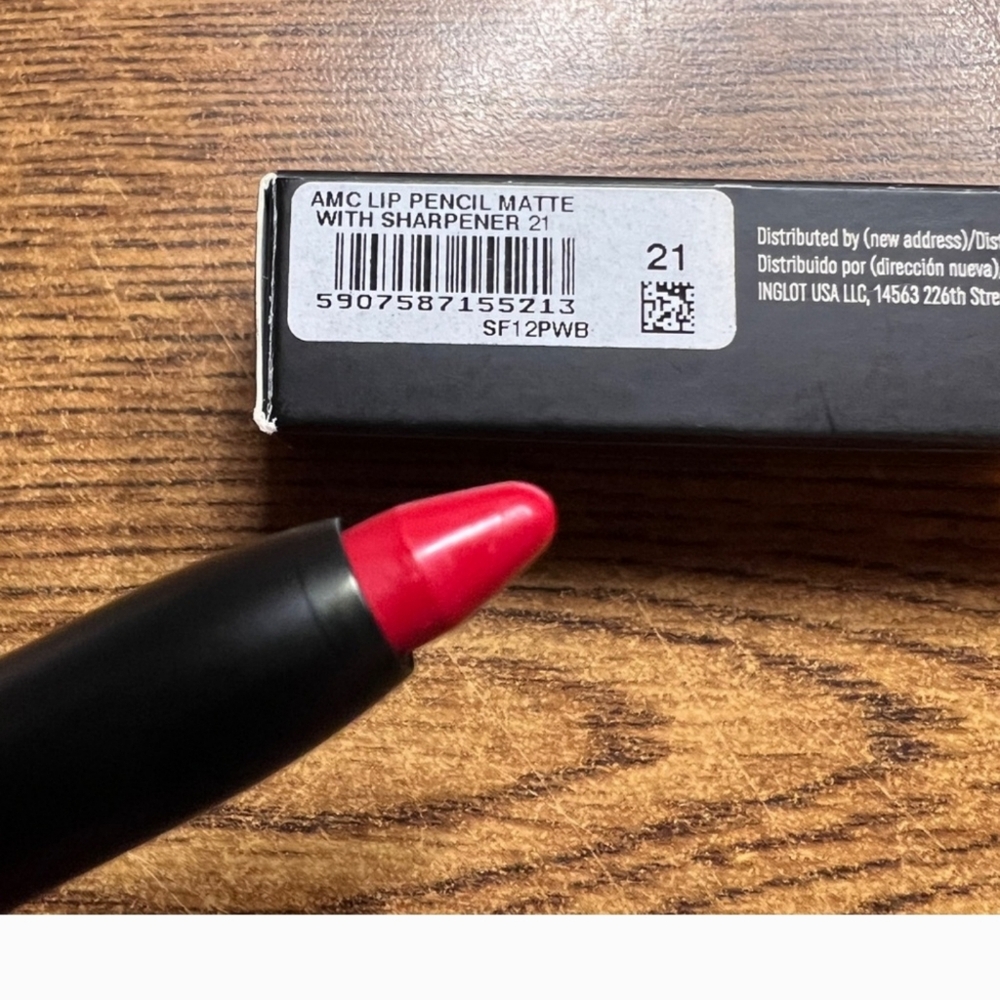 NWT Inglot AMC Lip Pencil Matte with Sharpener - Vibrant Red #21